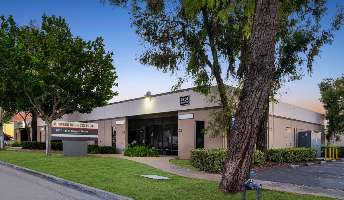 1,067 SF Office Space in Signal Hill, CA Photo